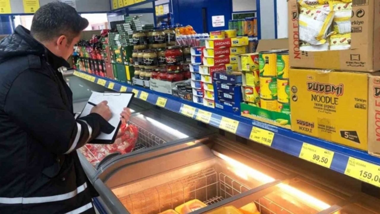 Emet Belediyesi Zabıta ekiplerinden marketlerde sıkı denetim