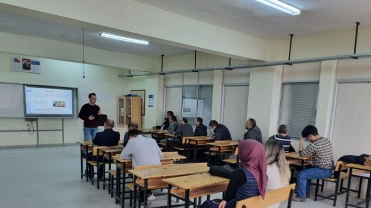 Emet Cevizdere Şehitleri Mesleki ve Teknik Anadolu Lisesi öğretmenlerine seminer