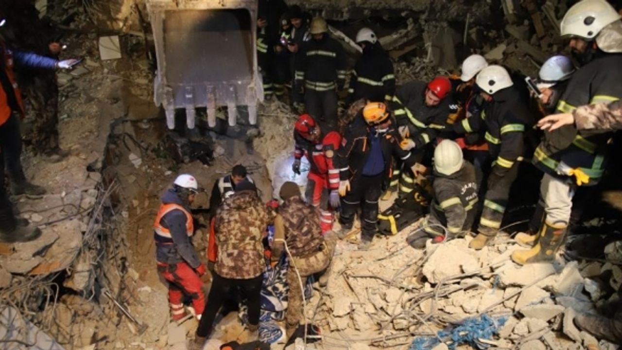 Enkazda 96 sonra çıkarılan ve idrarını içerek hayatta kalan Adnan Muhammed Korkut o anları İHA’ya anlattı