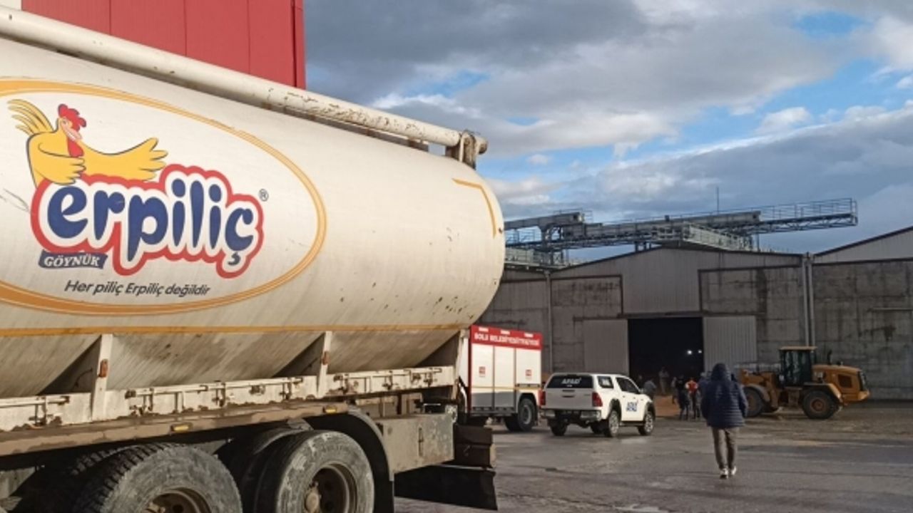 Erpiliç’te feci iş kazası: Tonlarca mısırın altında kalan işçi öldü