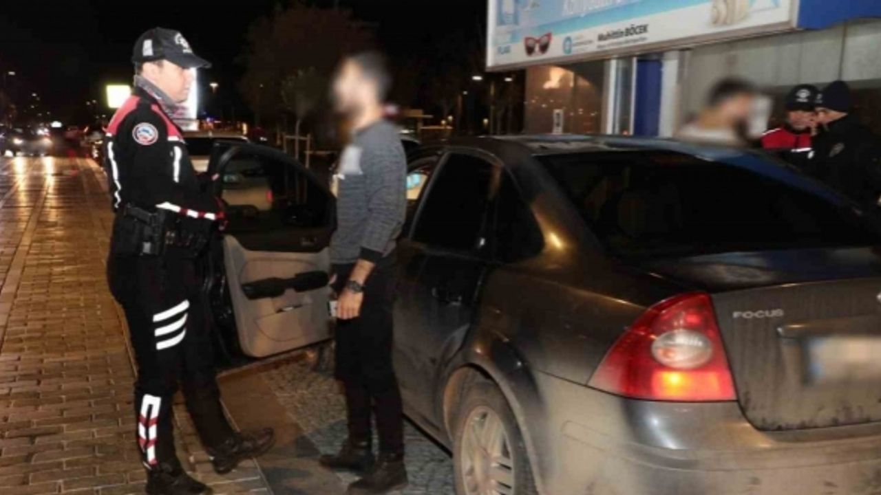 Eş zamanlı uygulamada 23 aranan şahıs yakalanarak, 130 araca cezai işlem uygulandı