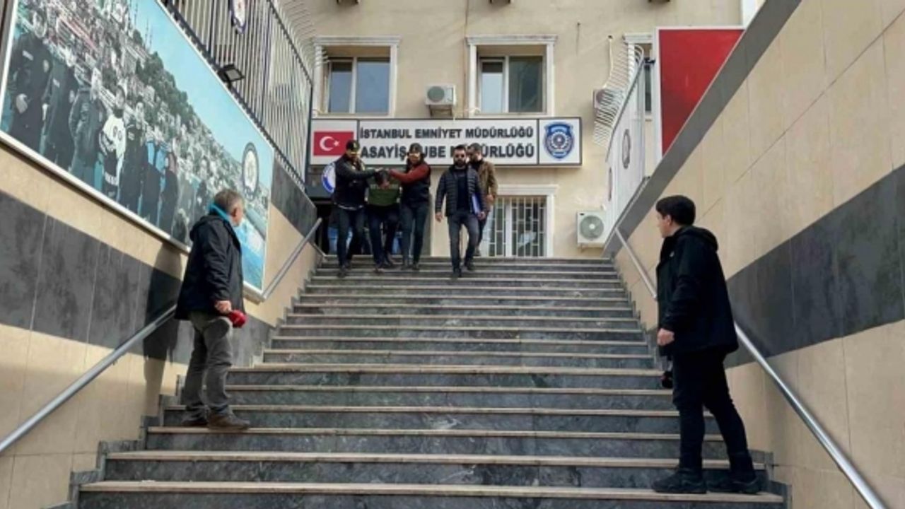 Esenyurt’ta bankadan çıkan vatandaşı gasp eden şüpheliler yakalandı