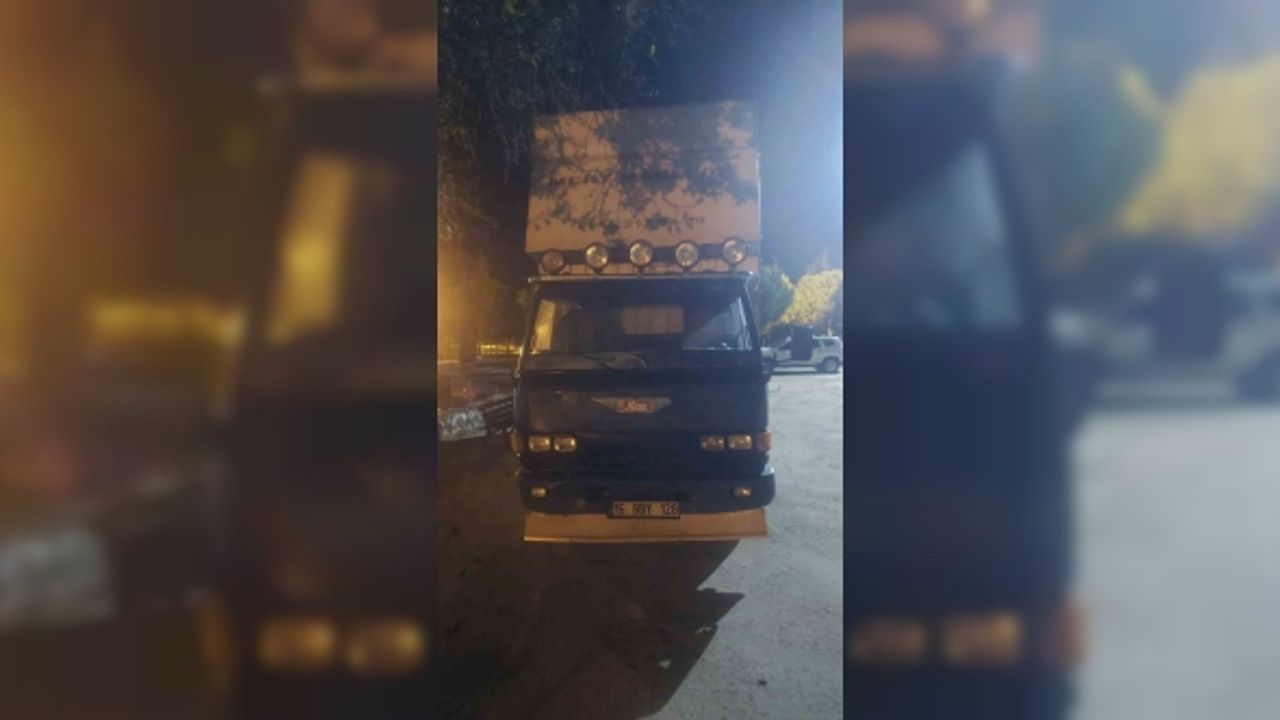 Ezine’de 30 kaçak göçmen ile 2 organizatör yakalandı