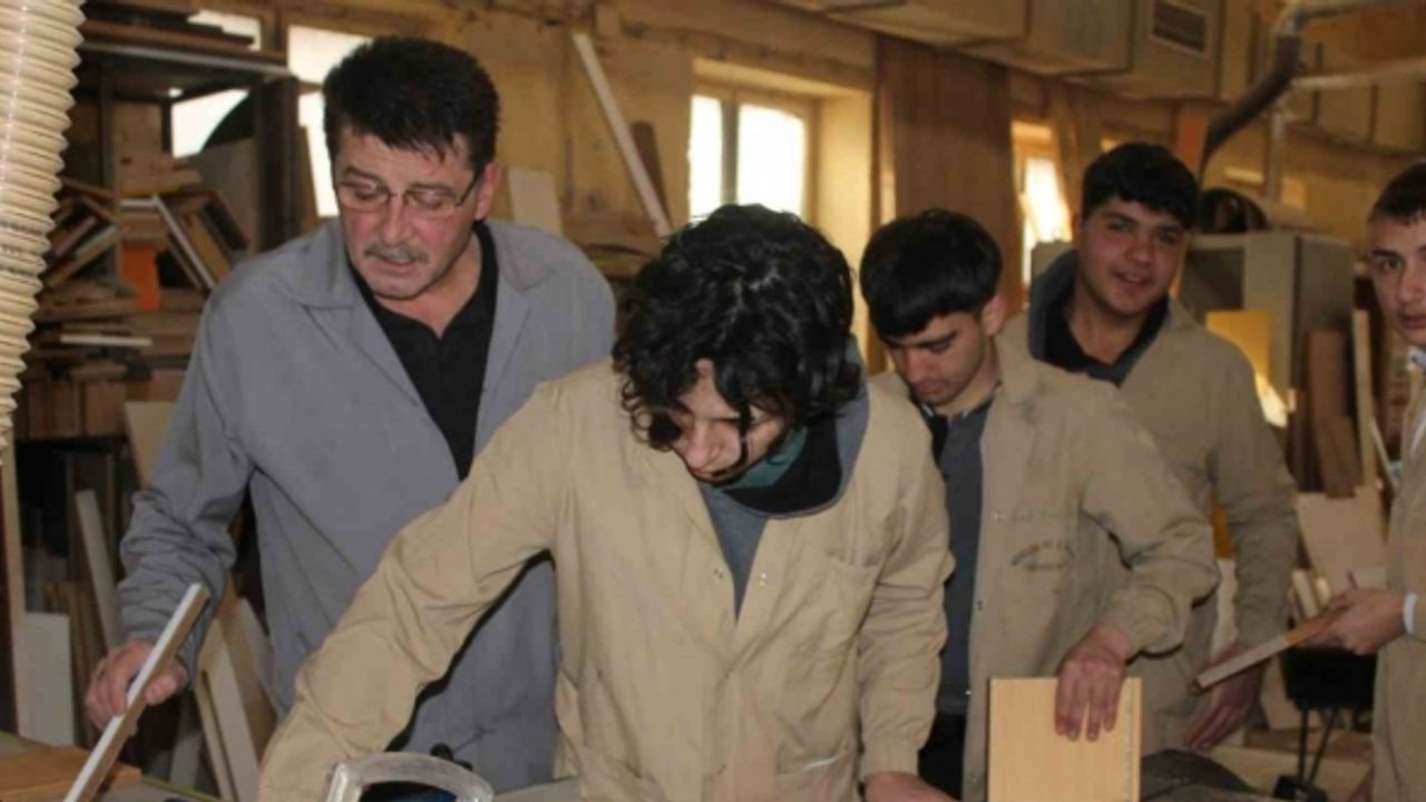 Fabrika gibi okul: 1 yılda 12 milyon TL ciro yaptılar