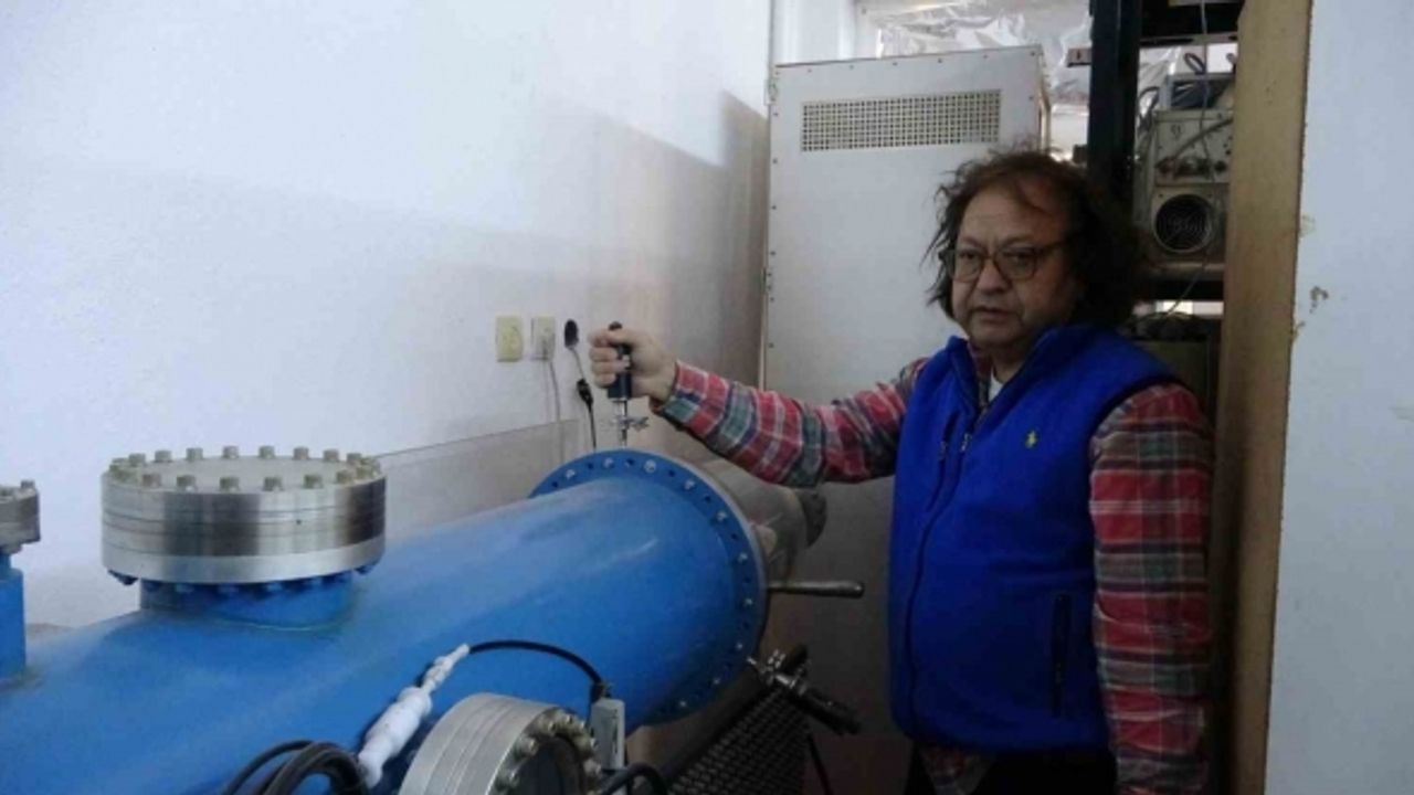 Fizik profesöründen el yapımı patlayıcıları uzaktan patlatan keşif