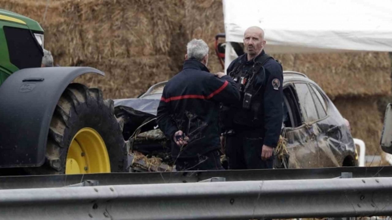 Fransa’da araç eylem yapan çiftçilerin arasına daldı: 1 ölü