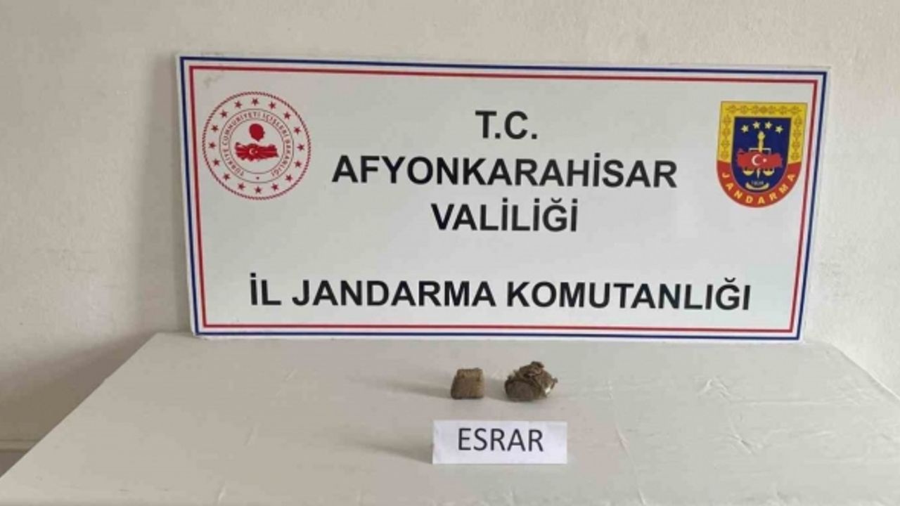 Fransa’dan sipariş ettiği esrar kargosunu alamadan jandarmaya yakalandı