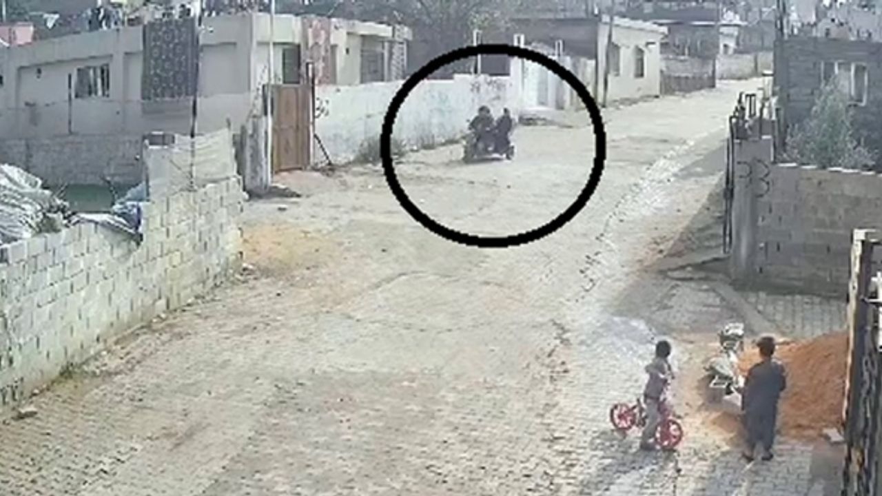 Fren halatı kopan motosiklet duvara böyle tosladı o anlar kamerada