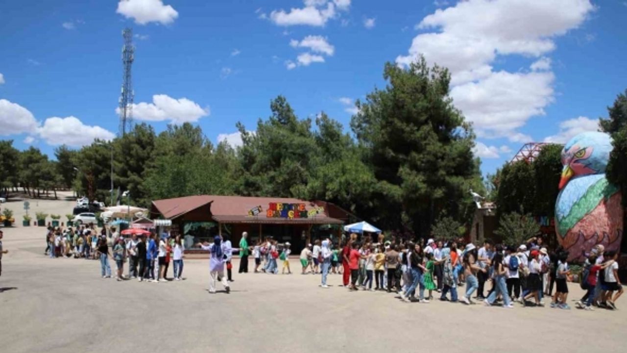 Gaziantep Hayvanat Bahçesi’ni 1 yılda 4 milyon 750 bin kişi ziyaret etti