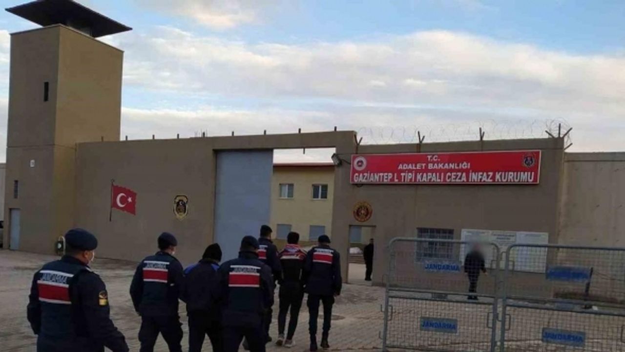 Gaziantep’te ’Kalkan’ operasyonu: 47 kaçak göçmen organizatörü yakalandı
