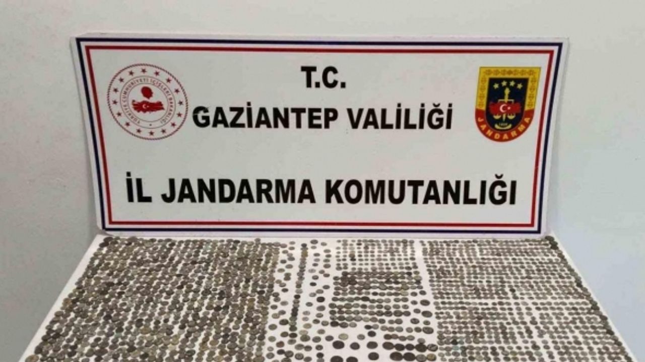 Gaziantep’te Roma dönemine ait 2 bin 51 adet gümüş sikke ele geçirildi