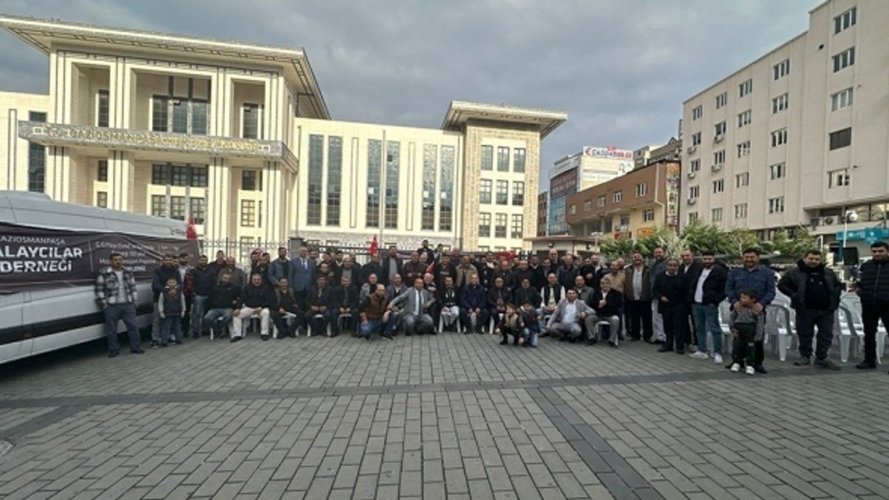 Gaziosmapaşa’da Roman vatandaşlar, kendi araçlarıyla taşımacılık yapmaya başladı