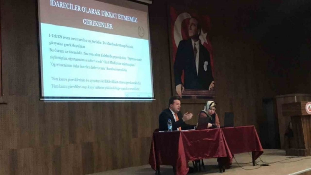 Gediz’de okul idarecileri ve PDR öğretmenlerine bilgilendirme semineri
