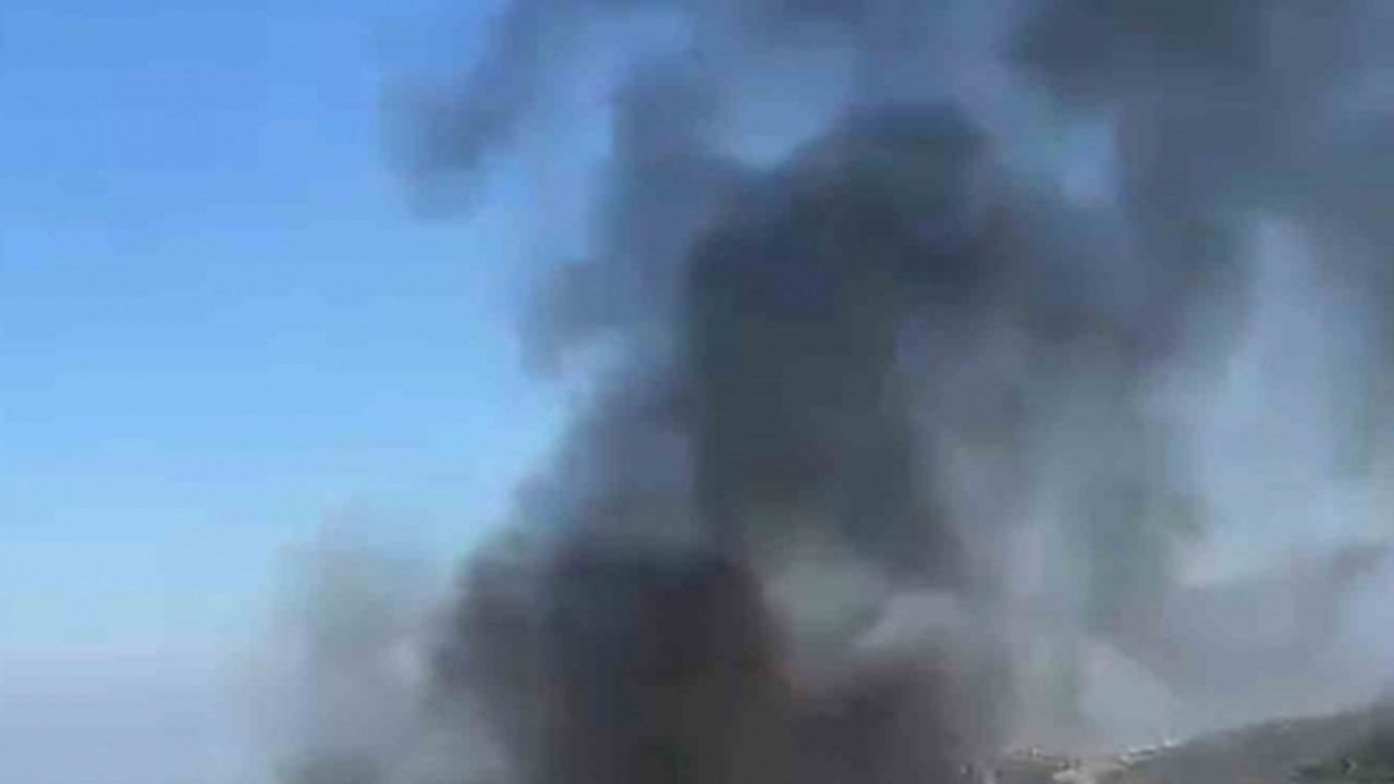 Hafif ticari araç alev alev yandı: O anlar kamerada