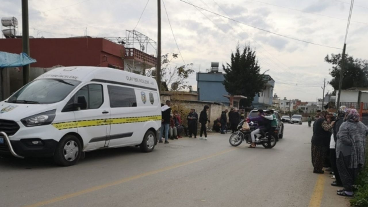 Hamile karısını satırla öldürdü, torununu alıp kaçtı