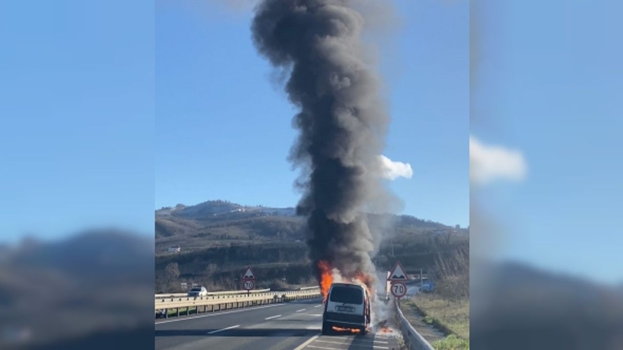 Hastane yolunda dehşeti yaşadılar: Araç 10 dakikada küle döndü