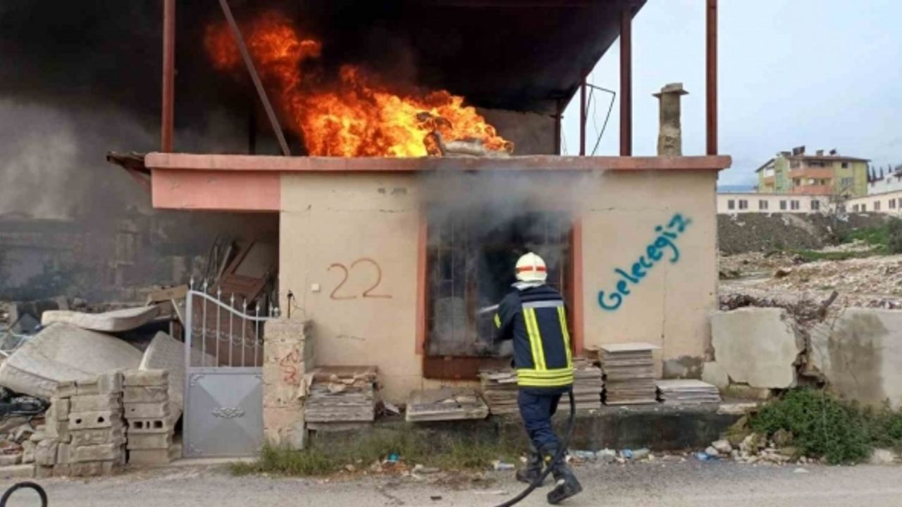 Hatay’da bir evde çıkan yangın maddi hasara neden oldu