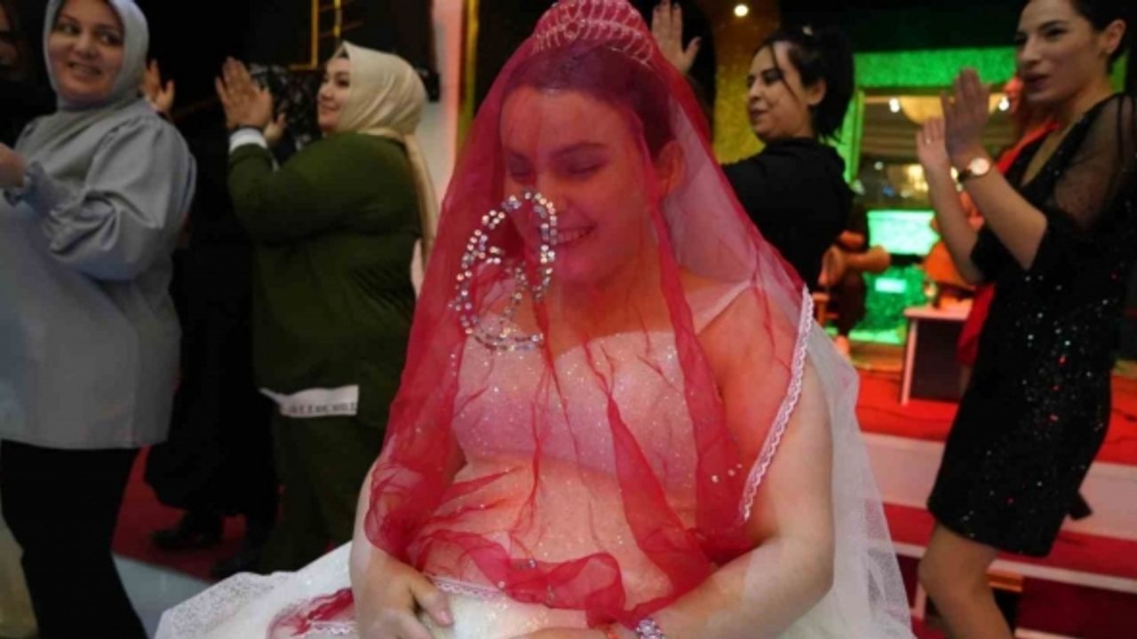 Hayali gerçek oldu: Beyaz gelinlik içinde mutlu bir gece yaşadı