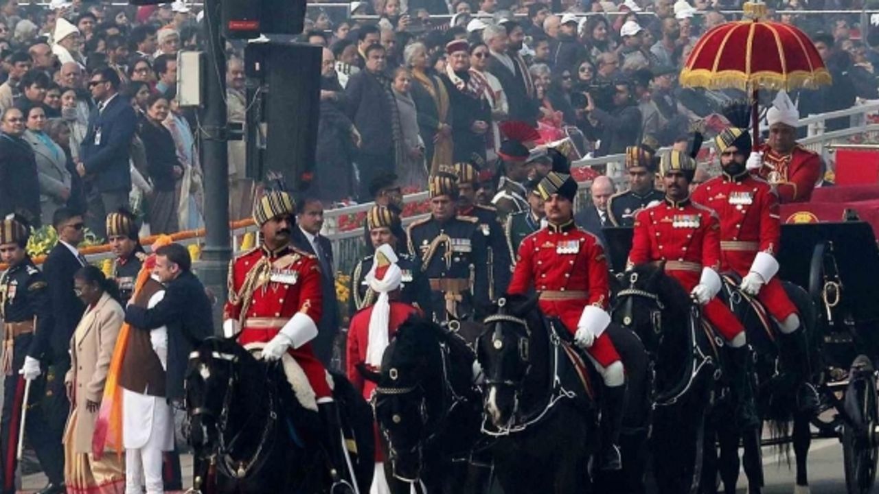 Hindistan, Cumhuriyet Bayramı’nı kadın askerler öncülüğündeki geçit töreniyle kutladı
