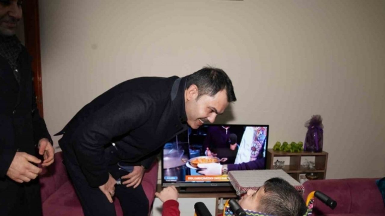 İBB Başkan Adayı Kurum, engelli çocuğu ziyaret etti