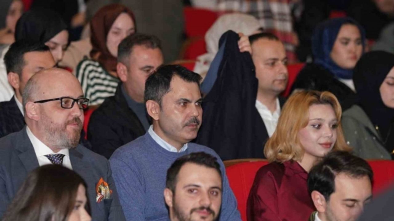 İBB Başkan Adayı Murat Kurum gençlerle “Aybüke: Öğretmen Oldum Ben” filmini izledi