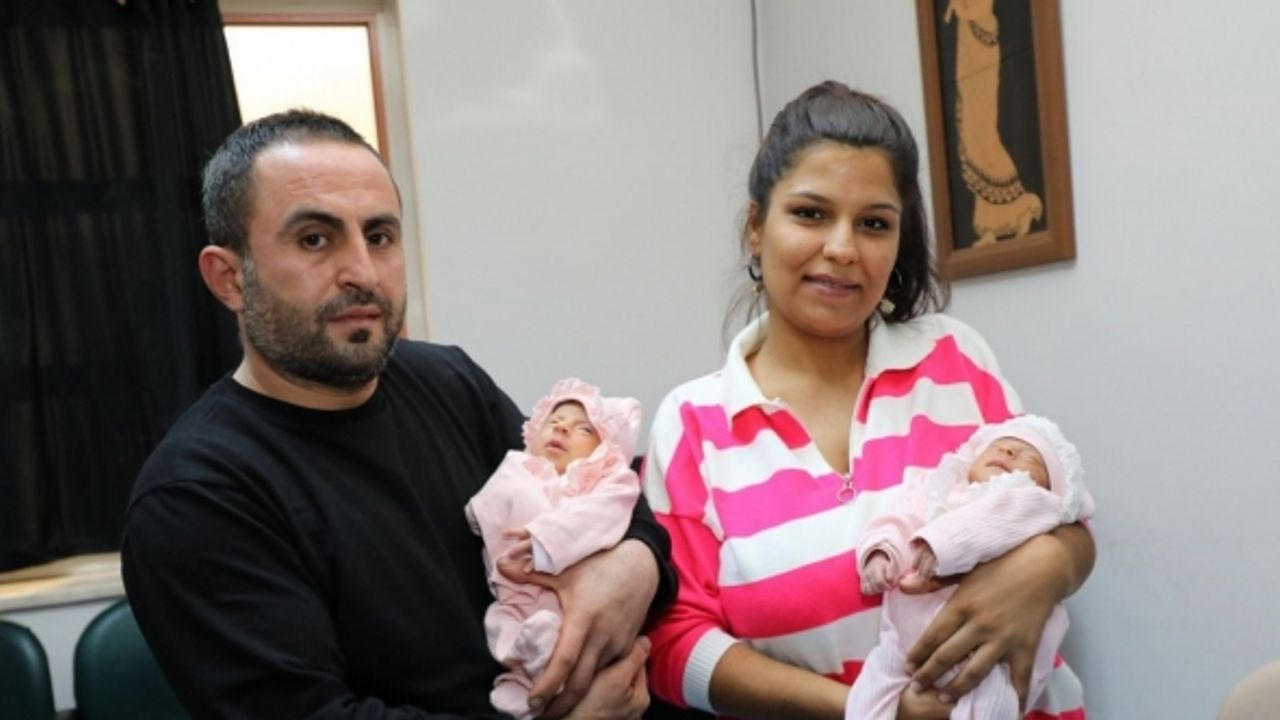 İkizden ikize transfüzyon sendromu tanısı konulan anne karnındaki ikiz bebeklere operasyon