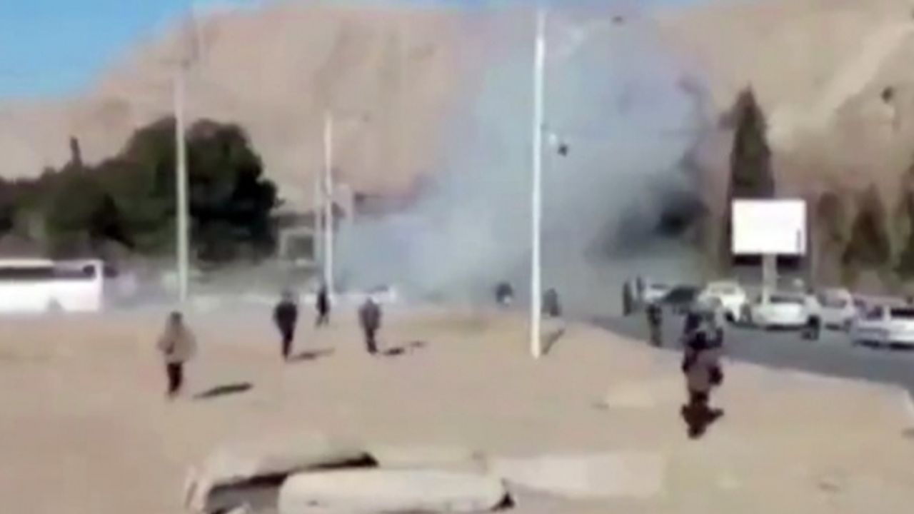 İran Acil Yardım Kurumu Sözcüsü Mücteba Halidi, Kirman kentinde meydana gelen iki patlamada ölenlerin sayısının 73’e, yaralı sayısının 170’e yükseldiğini açıkladı.