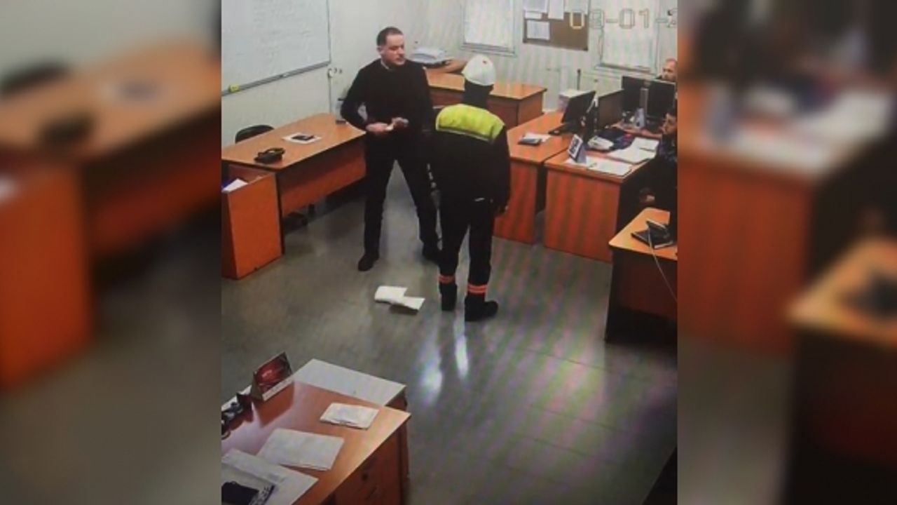 İşçilerin yemek ve servisinin kesildiği fabrikada skandal görüntü