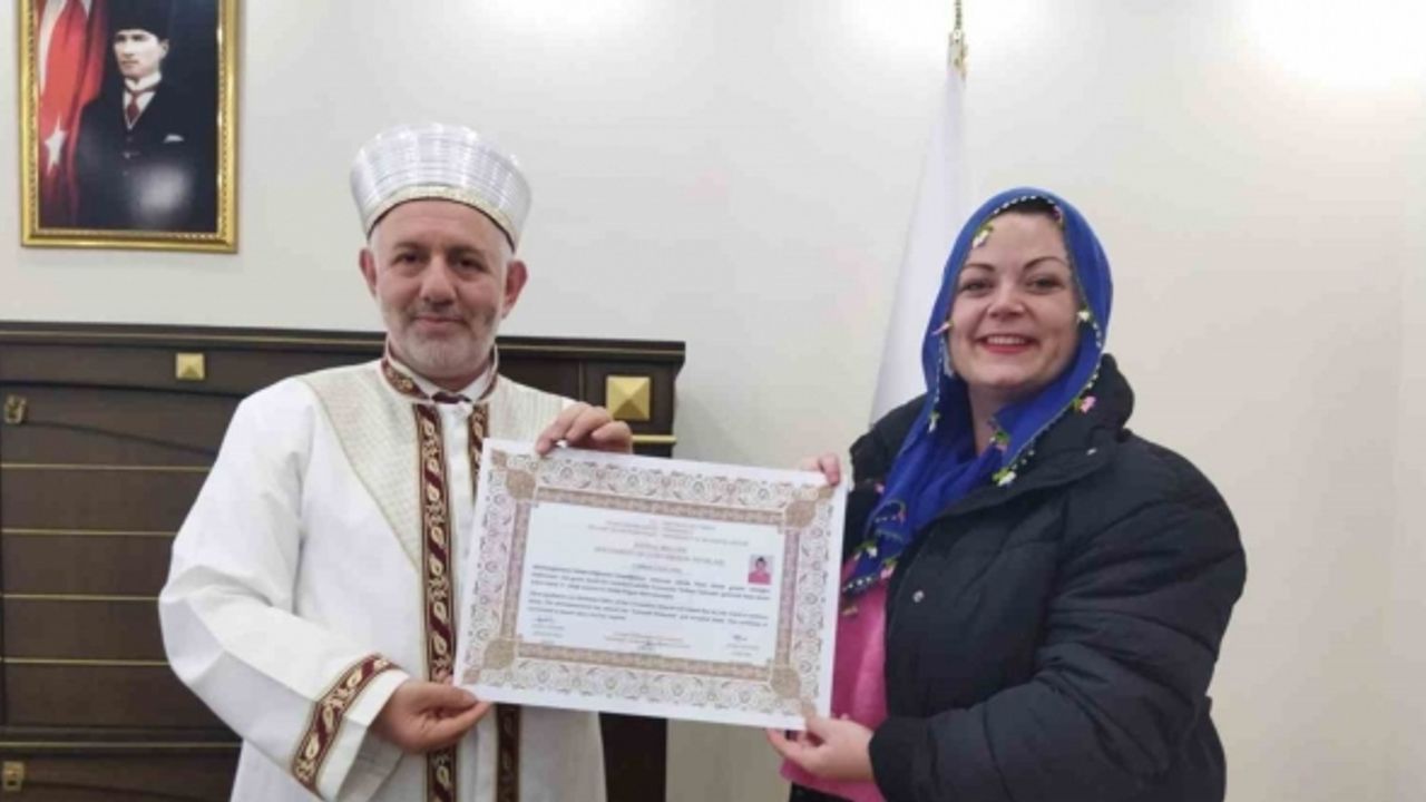 İslam dininden etkilenen Fransız kadın, Ordu’da Müslüman oldu