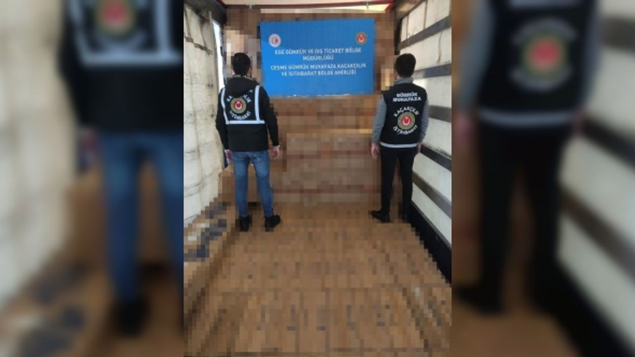 İtalya’dan Çeşme’ye getirilen tırda 1 milyon paket kaçak sigara ele geçirildi