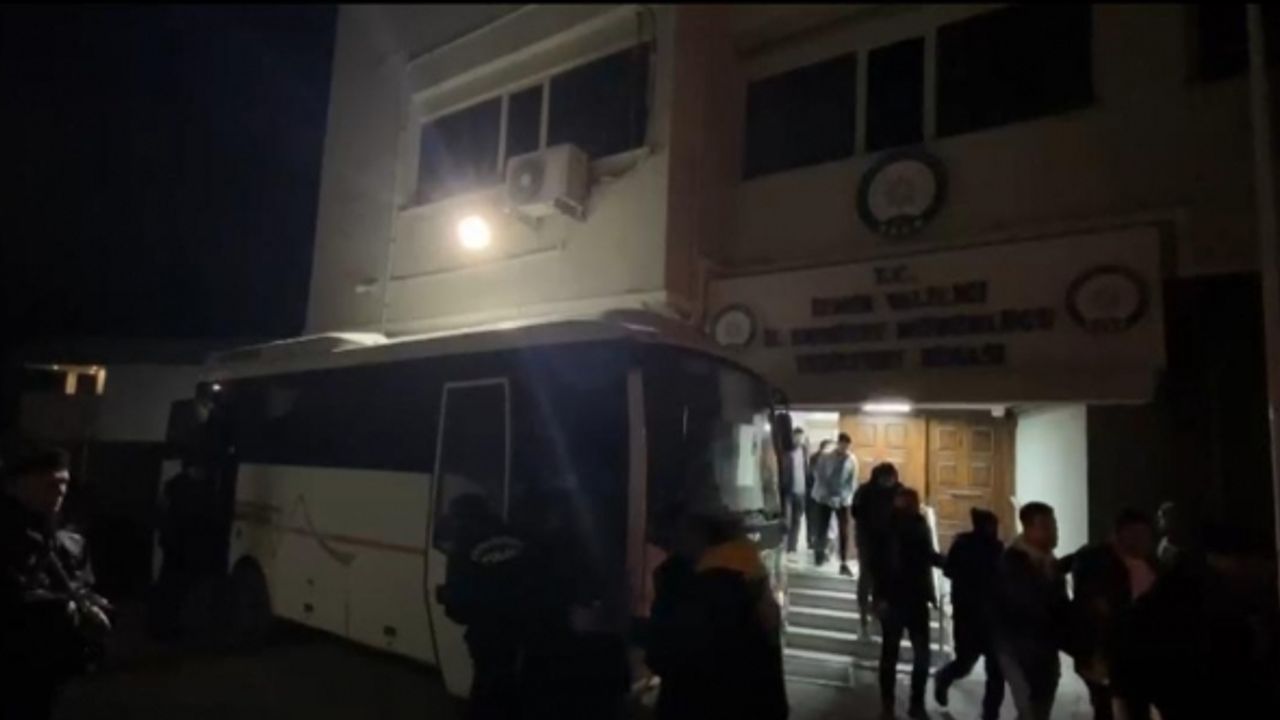 İzmir’de araç kiralama sitelerinin sahtesini yaparak 111 bin TL dolandırmışlar