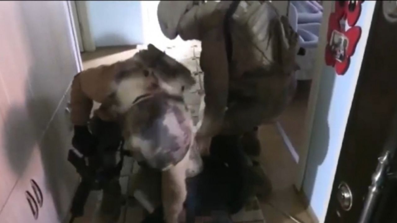 İzmir’de vatandaşları tuzağa düşüren suç örgütüne iki ayrı operasyon