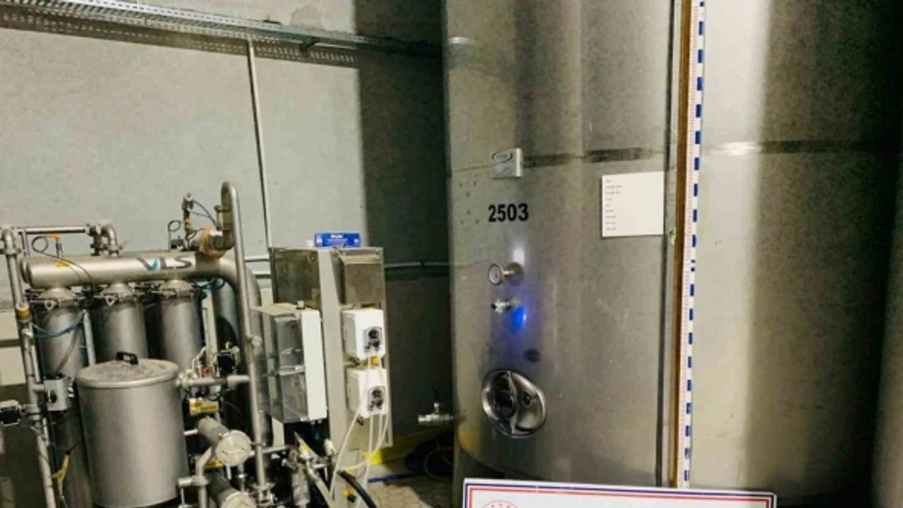 İzmir’de yaklaşık 6 bin litre kaçak etil alkol ele geçirildi