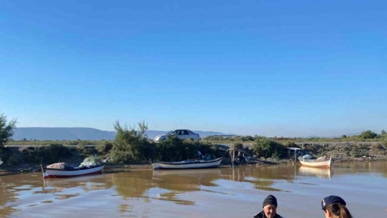 Jandarma balık avcılarını hem denetledi, hem de bilgilendirdi
