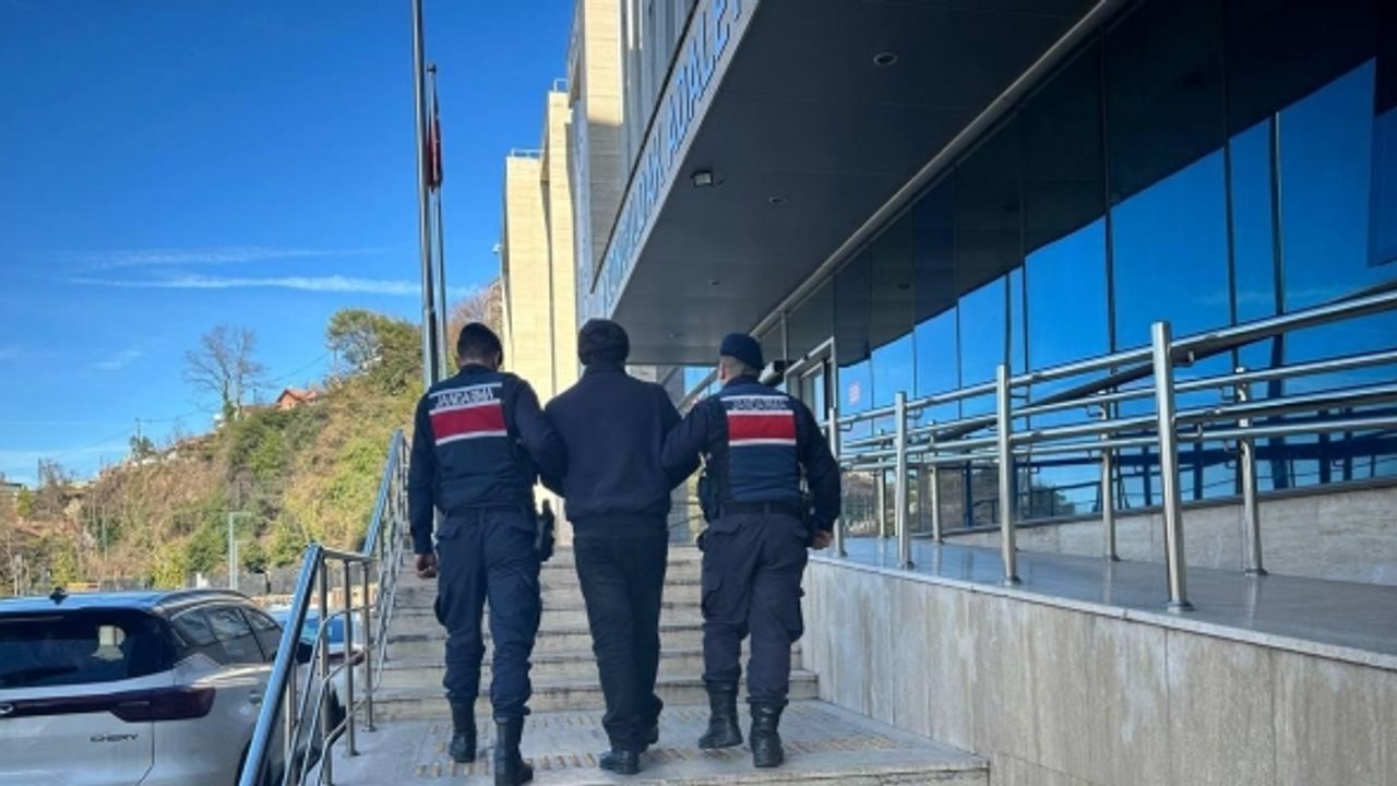 Jandarma ekipleri hapis cezası bulunan 2 zanlıyı yakaladı