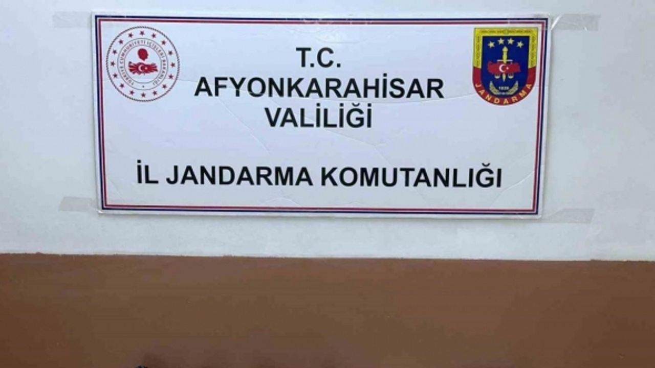 Jandarma metruk eve yaptığı uyuşturucu baskınında 190 gram esrar ele geçirdi