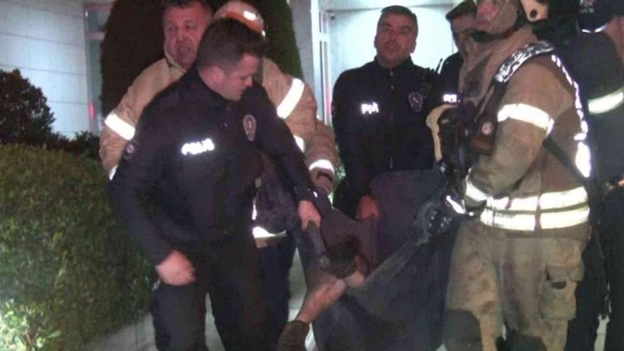 Kadıköy’de 10 katlı binada yangın: 4 kişi hastaneye kaldırıldı