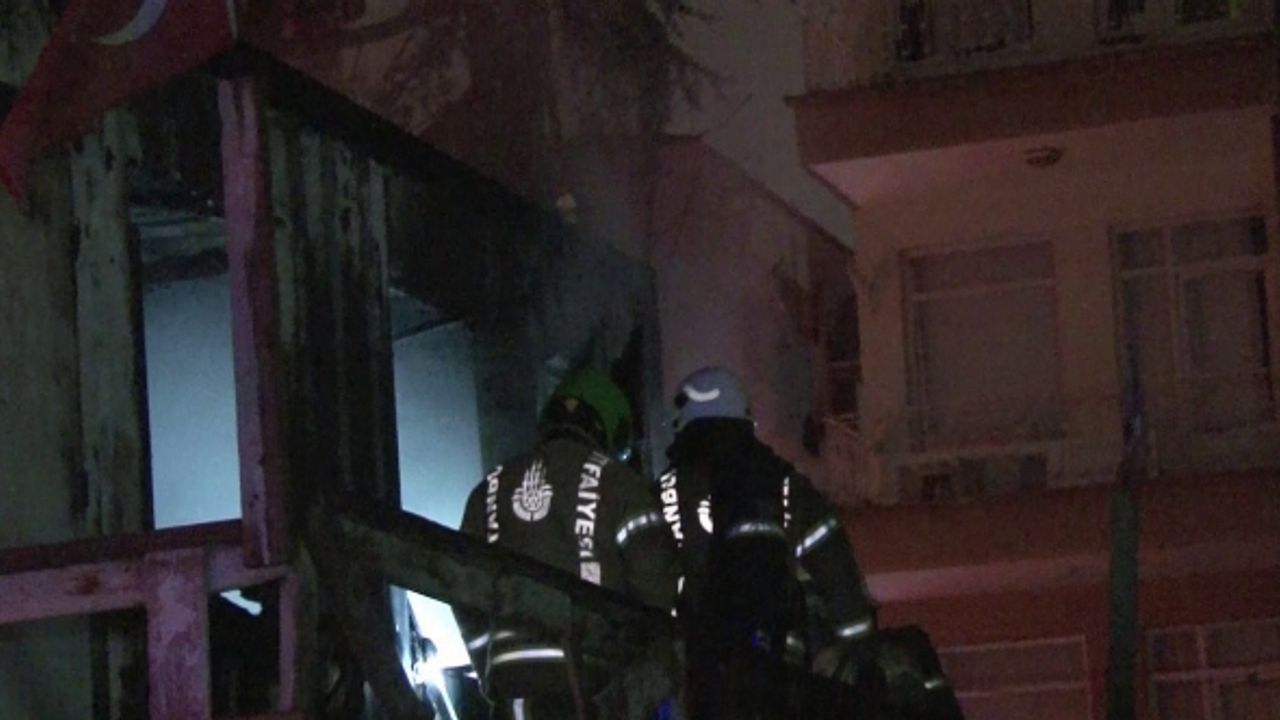 Kadıköy’de inşaat işçilerinin kaldığı konteyner yanarak küle döndü