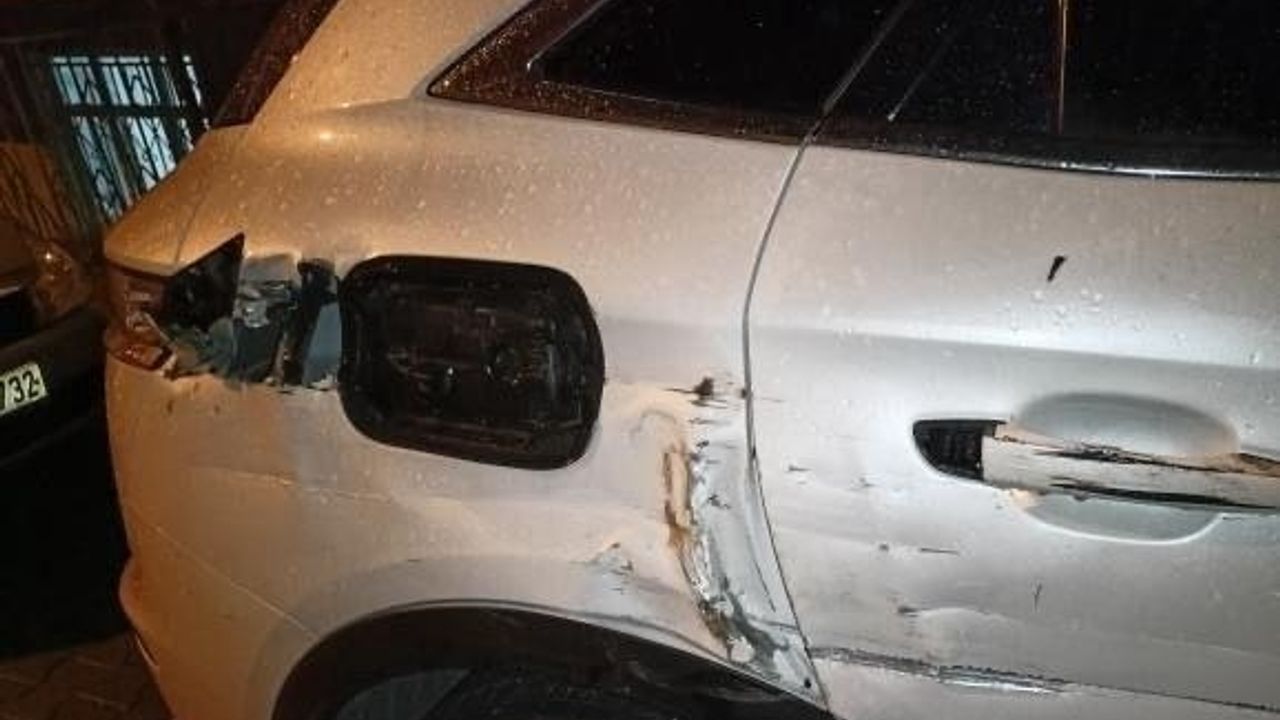 Kağıthane’de kamyon park halindeki araçlara çarparak kaçtı, o anlar kamerada