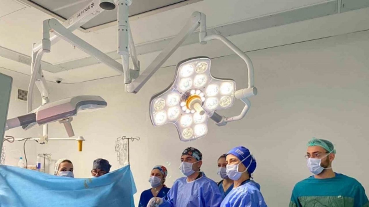 Kanser olan yemek borusu, midesinden yapılan yemek borusuyla değişti