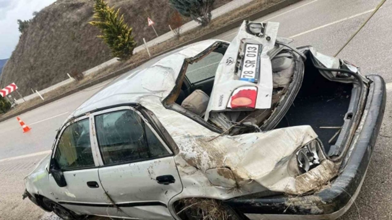 Karabük’te otomobil kayganlaşan yolda şarampole devrildi: 1 ölü, 1 yaralı