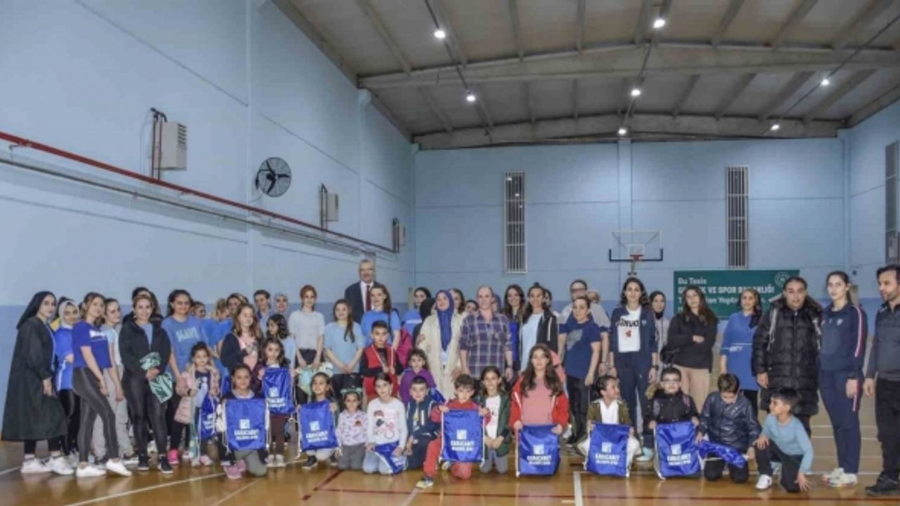 Karacabey Belediyesi’nin spora ve eğitime katkıları devam ediyor