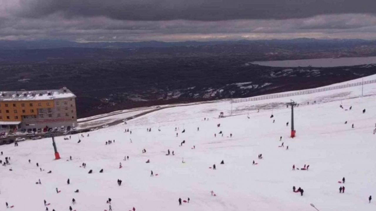 Karadeniz kara hasret, kar tutkunları Akdağ’a akın etti
