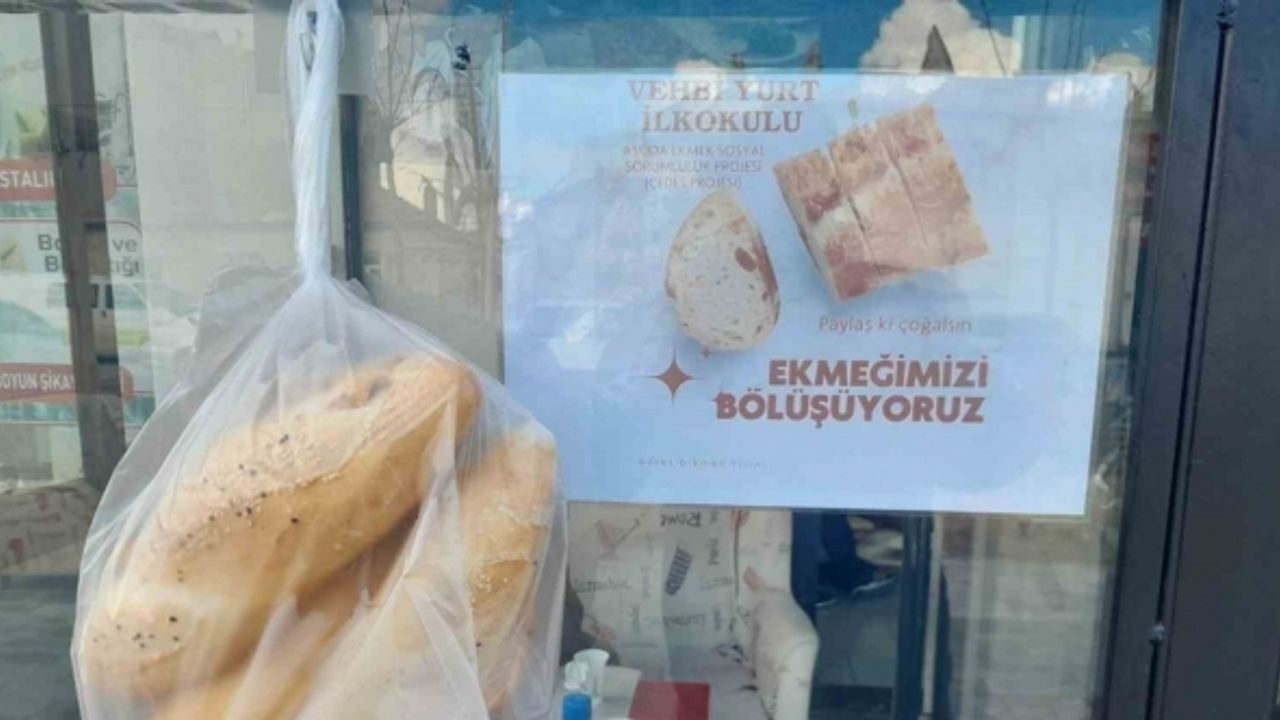 Karapınar’da ilkokul öğrencilerinin Askıda Ekmek kampanyası destek görüyor