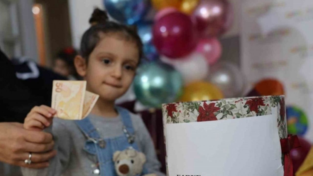 Karnelerini alan anaokulu öğrencileri, harçlıklarını hasta çocuklara bağışladı