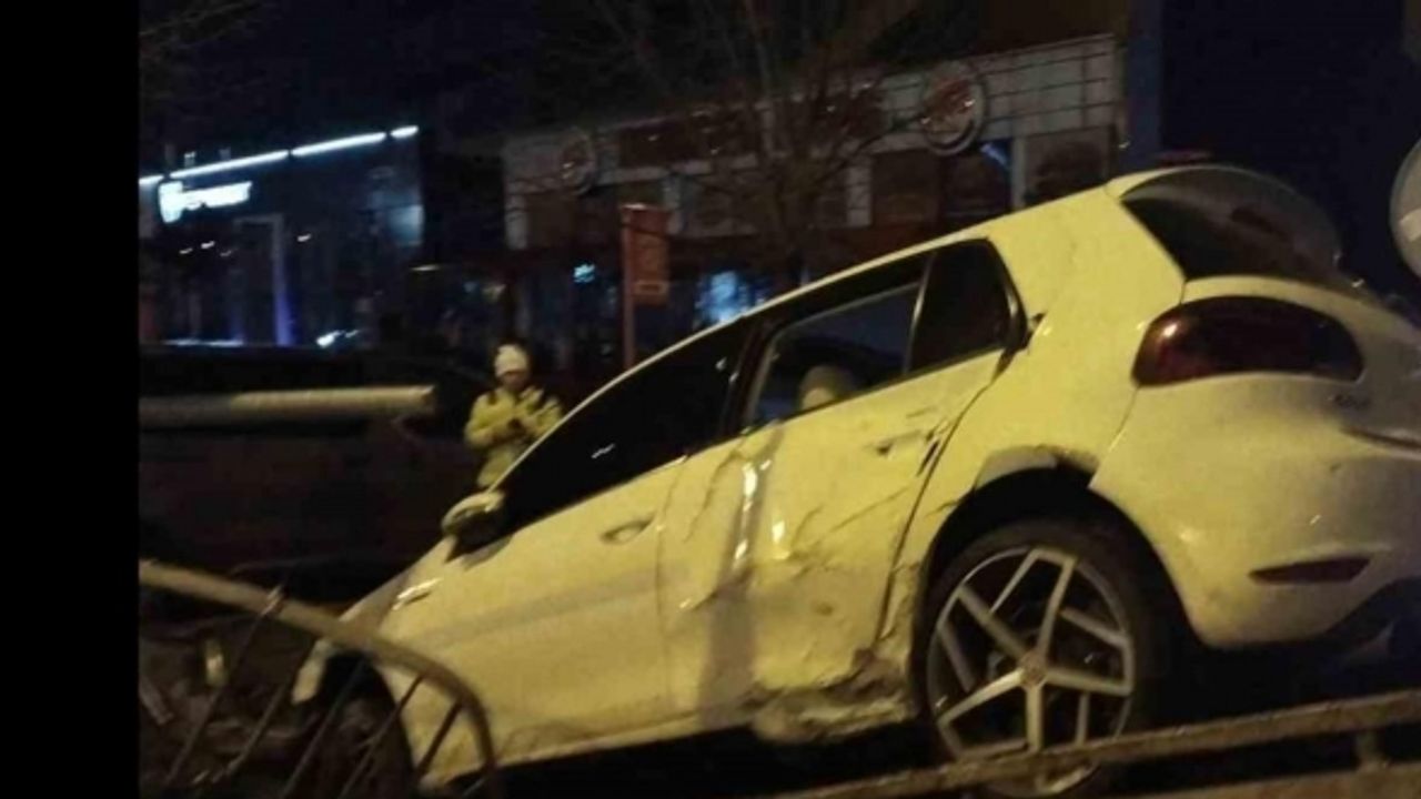 Kartal’da polisten kaçan araç sürücüsü yol kenarındaki otoparka uçtu