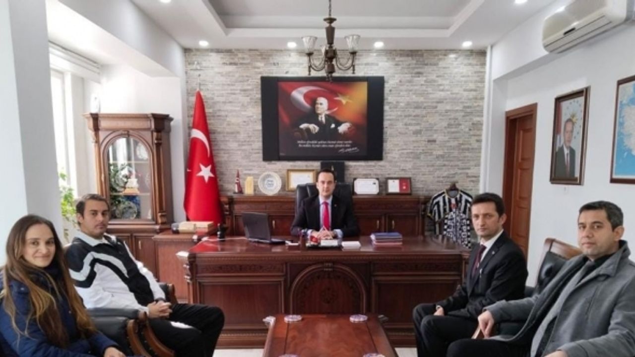 Kaymakam Demirci, İspanya’ya gidecek öğretmenleri kabul etti, başarılı öğrencileri ödüllendirdi