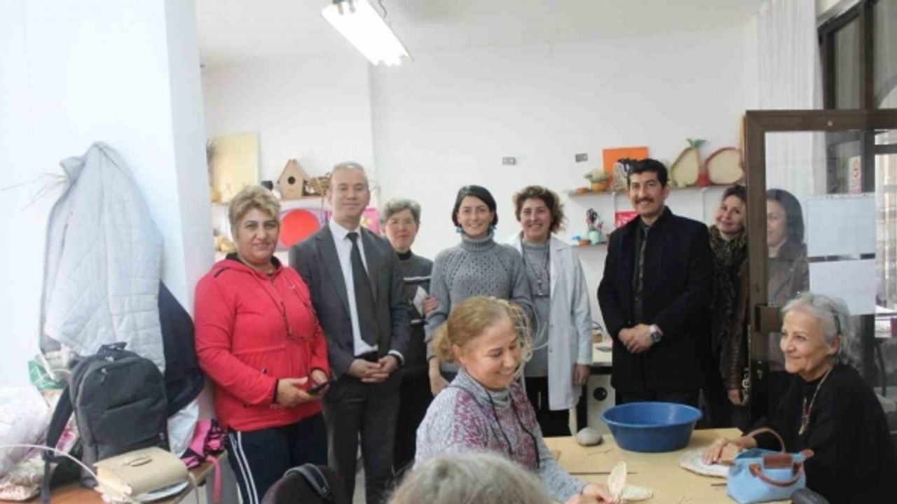 Kaymakam Maslak Halk Eğitim Merkezi’ndeki çalışmaları inceledi