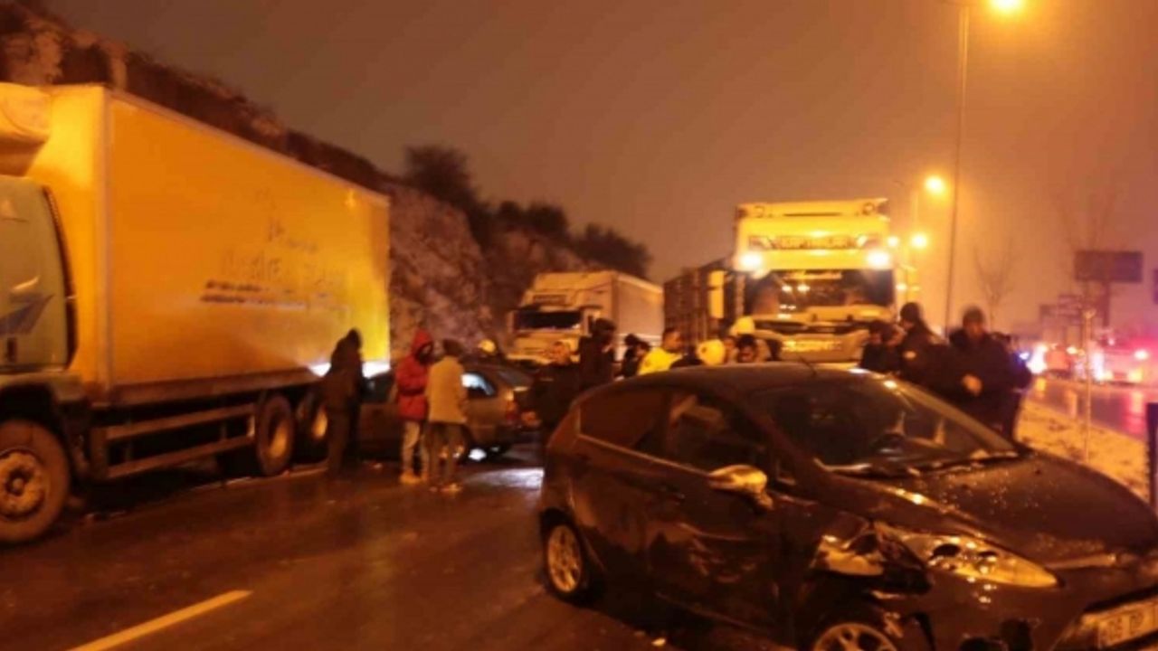 Kayseri’de 8 araçlı zincirleme trafik kazası: 1’i ağır 5 yaralı