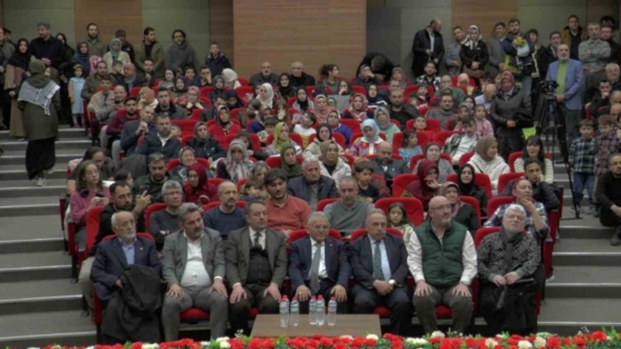 Kayseri’de Filistin için ‘Sen Bende Eksiksin Kudüs’ tiyatro oyunu sergilendi